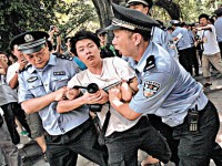 鼓吹民主體制　痛斥金錢外交