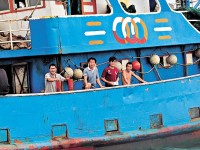中國警告立即放人放船