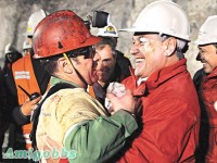 智利礦工礦難被困 69日「鳳凰」載回地面 出生天