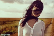 黑發歐洲美女 帶著東方美女的氣質