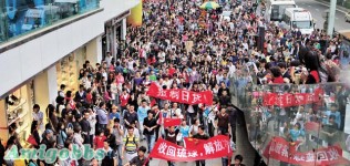 釣魚台撞船風波後最大規模 5萬大學生上街反日