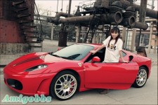 大陸美女劉詩涵- Lamborghini與Ferrari 展示不同美感