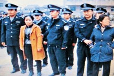 文革死灰復燃　萬人批鬥訪民