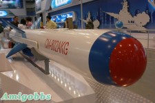 中国展示最新CM802AKG空地导弹射程达220公里