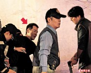 槍手上台突襲 連戰兒子助選頭部中槍