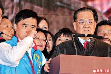 槍手上台突襲 連戰兒子助選頭部中槍