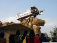 重庆街头行为艺术恶搞“我爸是李刚”（图）