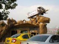 重庆街头行为艺术恶搞“我爸是李刚”（图）