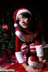 聖誕女郎大紅下的那一道V