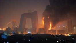 今天。。2月10日凌晨。。CCTV“火”了！！！！！！！！！！
