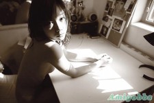 少女為交學費當裸模