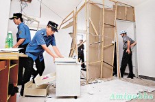 上海租霸間 10房分租　共住 19人