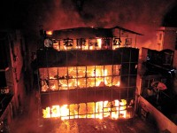 火燒武漢商場　 9死 4傷