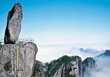 報道復旦生困黃山《成都商報》遭株連