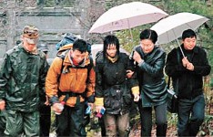 報道復旦生困黃山《成都商報》遭株連