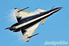 央視播《 Top Gun》扮殲 10射靶