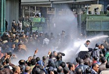 埃及11省爆衝突　民眾接管蘇彝士市