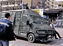 埃及11省爆衝突　民眾接管蘇彝士市