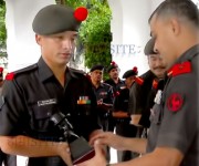 [轉貼]  尼泊爾士兵單挑四十色魔
