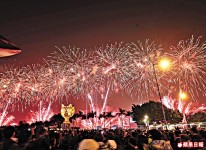 30萬人維港賞歷年最大滙演