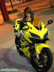 騎重機車的美女