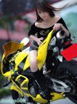 騎重機車的美女