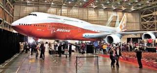 波音最巨型客機 747-8亮相　更長更慳油
