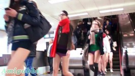 台北辣妹露底坐捷運