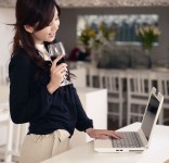 这些婆娘是有点惹人