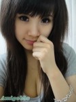 18歲年輕正媽媽,睇落奶水好充足