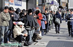 毋須眼鏡可看立體畫面 任天堂 3DS開賣熱爆