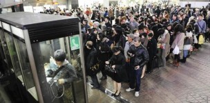 日本震后秩序井然