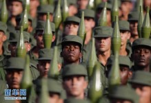 古巴舉行閱兵式紀念實行社會主義50周年