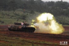 成都軍區96式坦克部隊上高原演練長途奔襲作戰