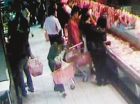 50歲女賊 超市打劫3歲女童